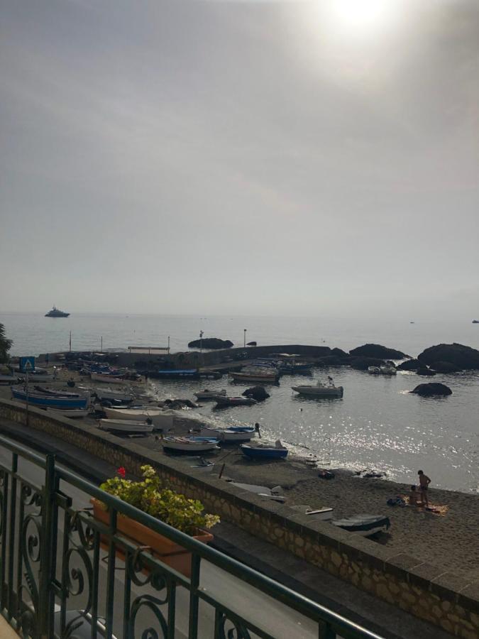 Hostel Beach House Giardini Naxos Luaran gambar