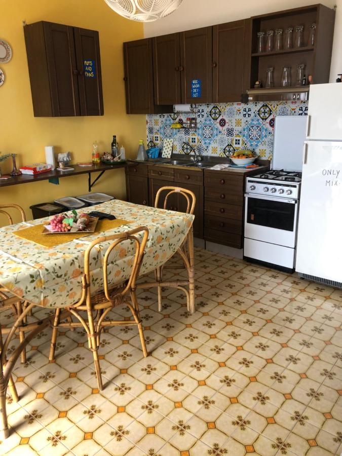 Hostel Beach House Giardini Naxos Luaran gambar
