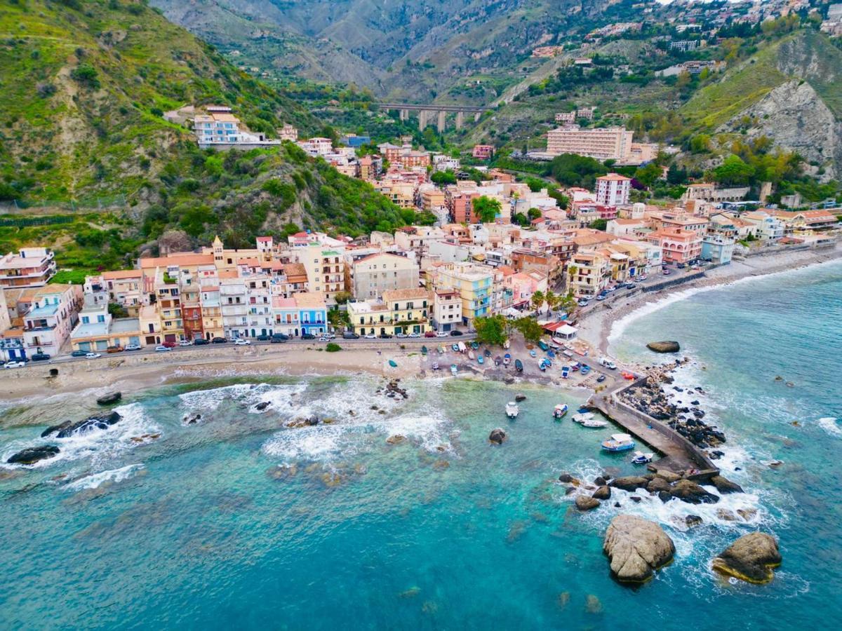 Hostel Beach House Giardini Naxos Luaran gambar